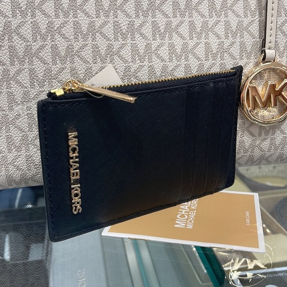 MICHAEL KORS
Jet Set Travel Medium Top Zip Leather Card Case Wallet
Black
NWT - Picture 15 of 16